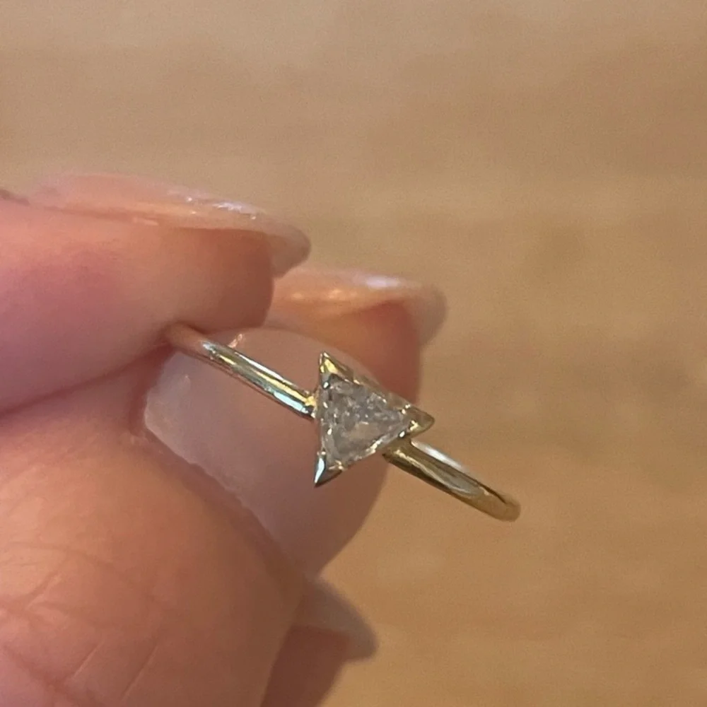 Vrai & Oro Gold triangle Ring with Clear Stone 6.5 - Picture 2 of 3